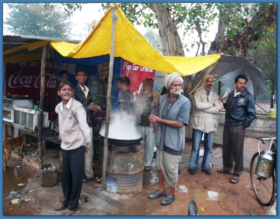 900x699 pixels (105K)